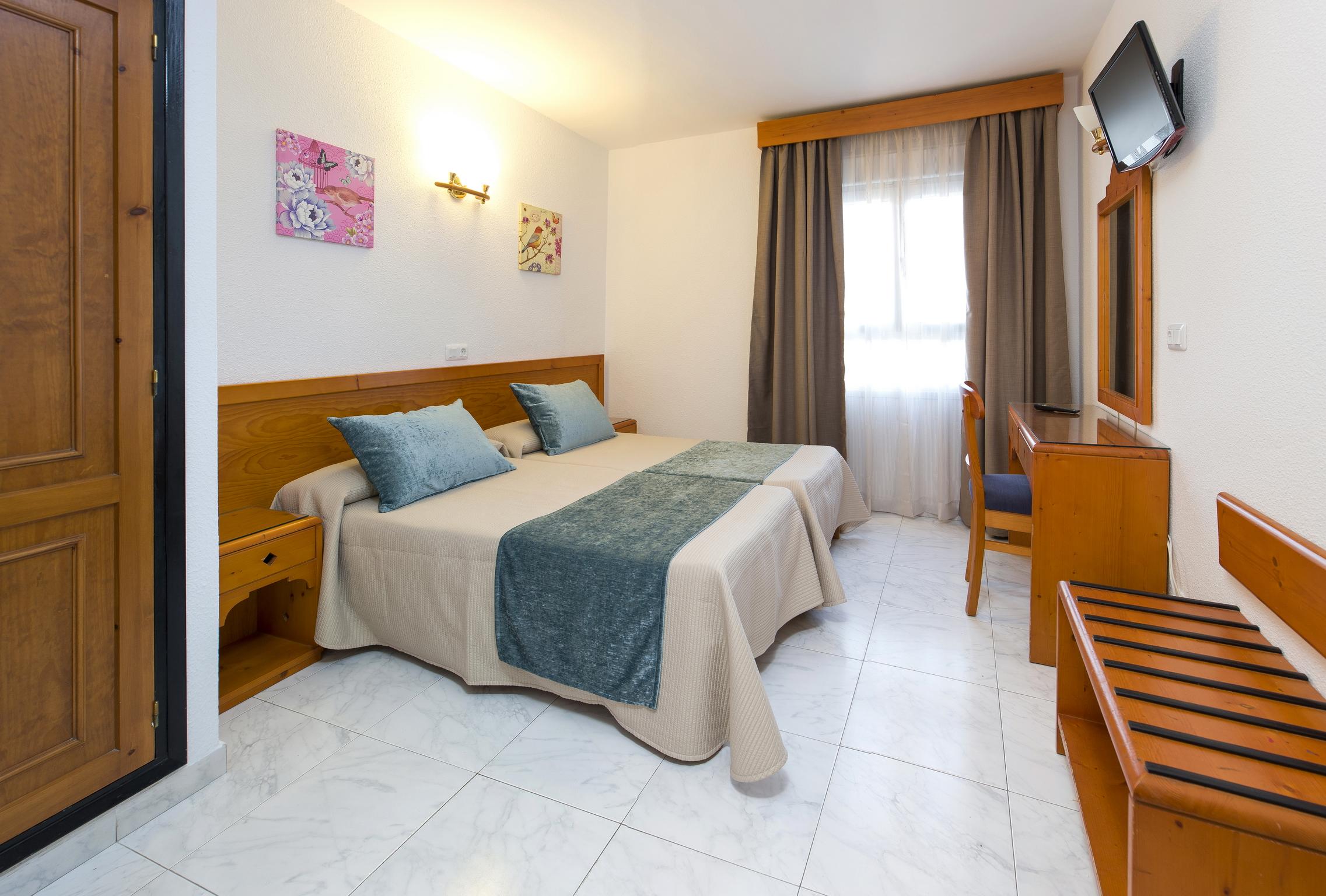 Hostal Mari Sant Antoni de Portmany Extérieur photo