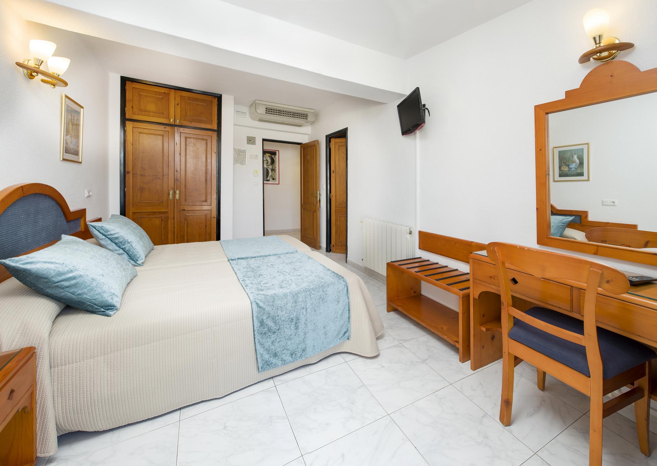 Hostal Mari Sant Antoni de Portmany Extérieur photo