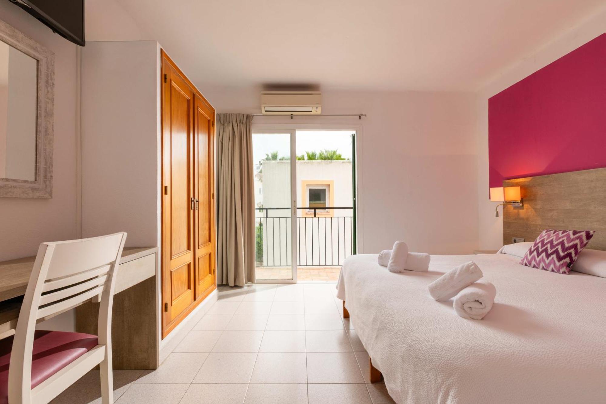 Hostal Mari Sant Antoni de Portmany Extérieur photo