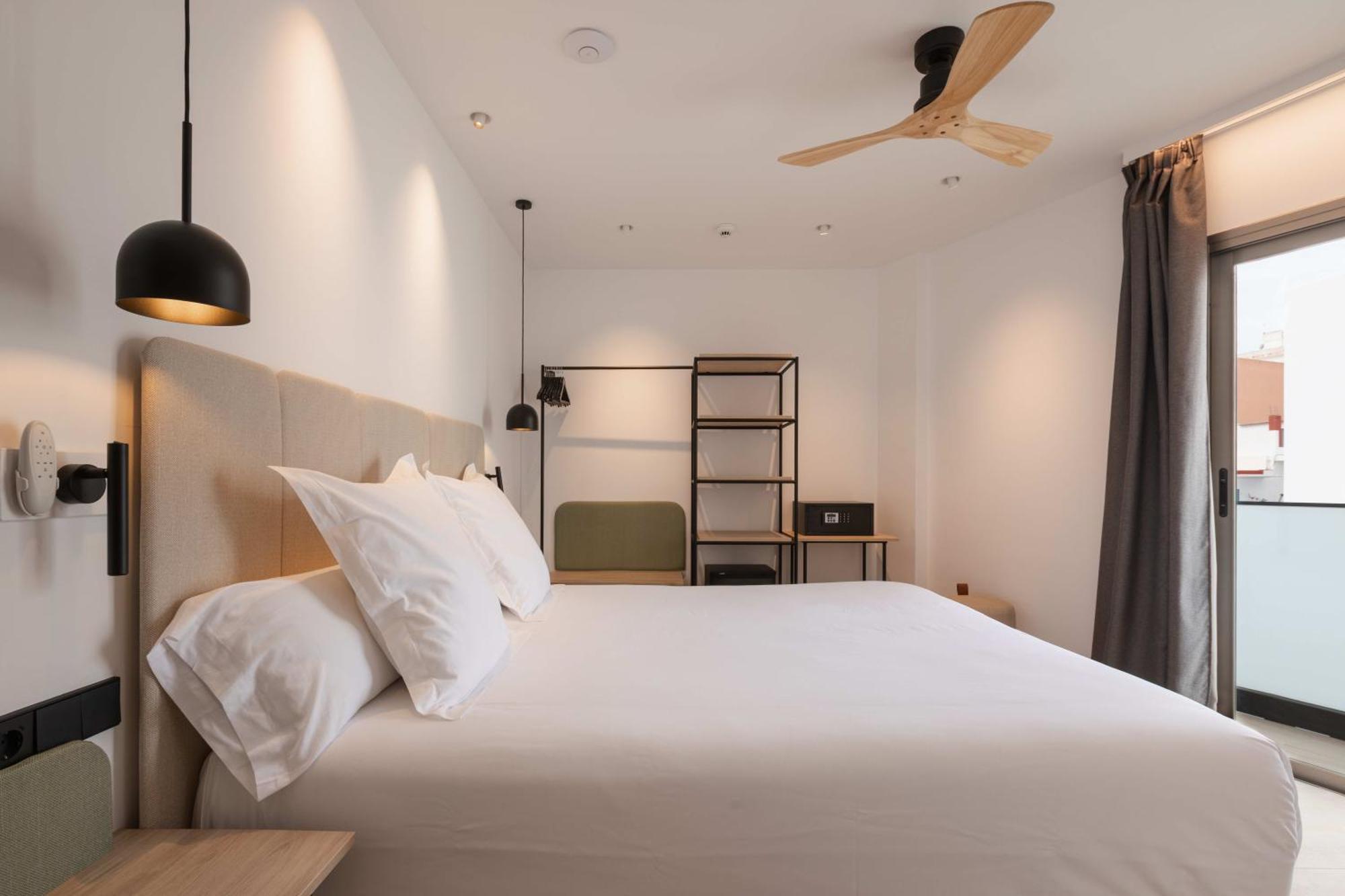 Hostal Mari Sant Antoni de Portmany Extérieur photo