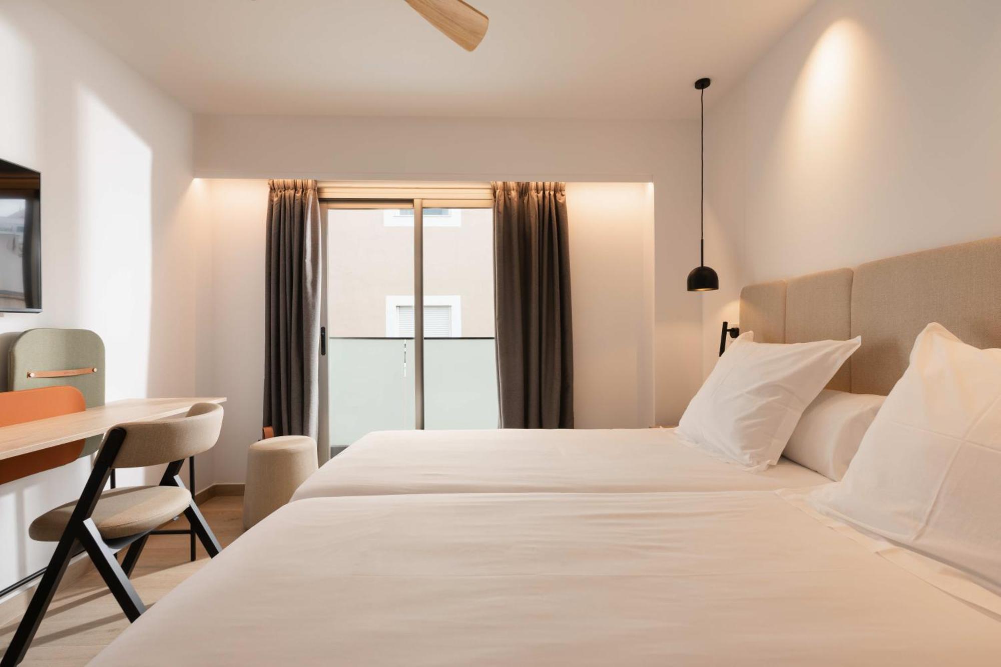 Hostal Mari Sant Antoni de Portmany Extérieur photo