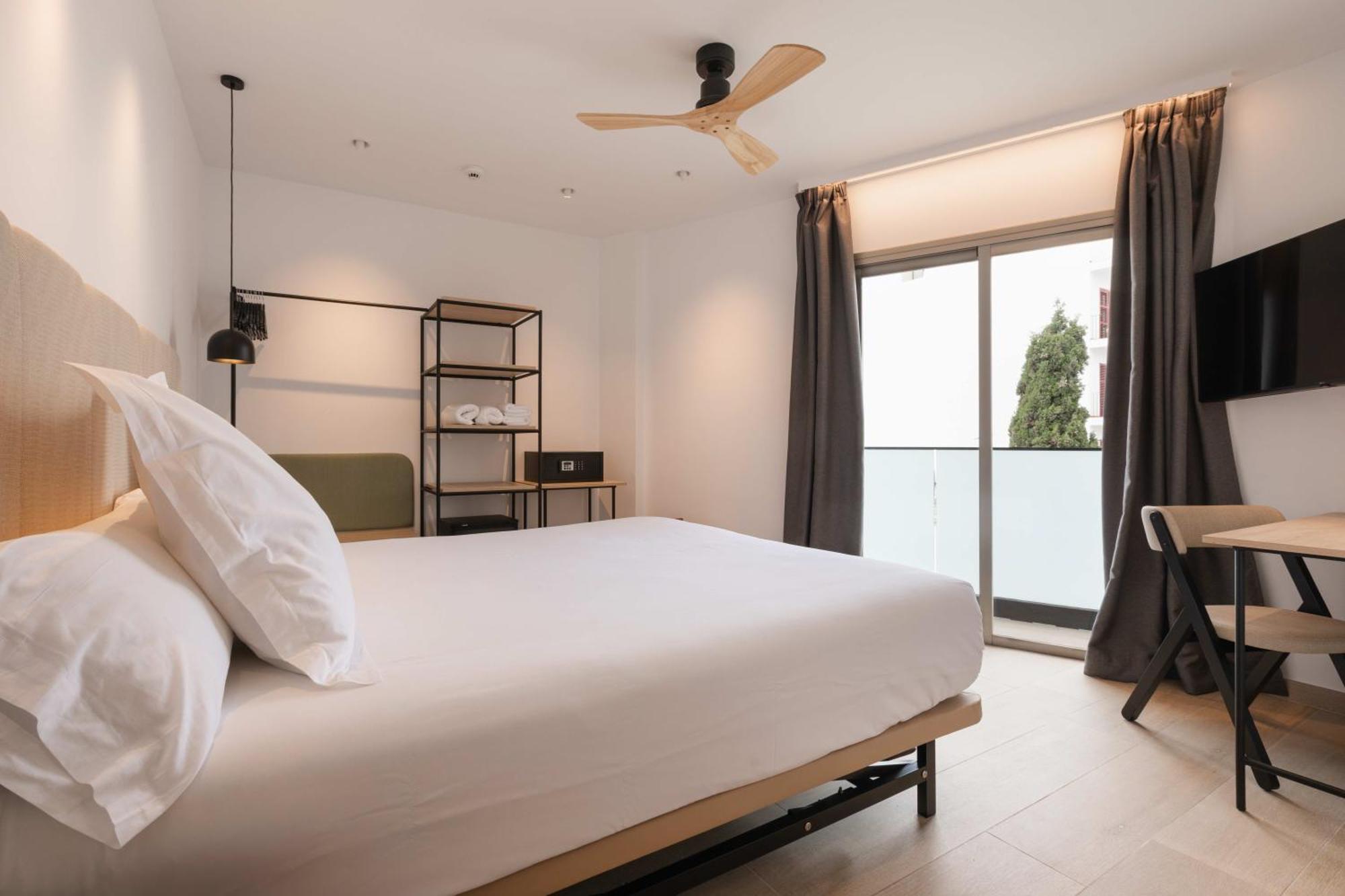 Hostal Mari Sant Antoni de Portmany Extérieur photo